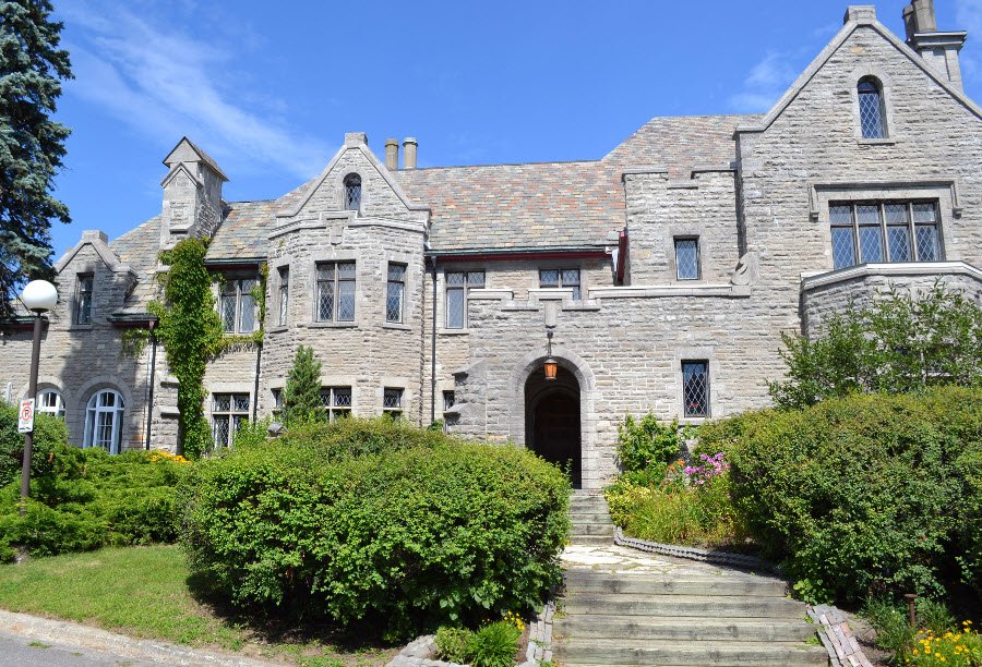 Château Monsarrat, Canada